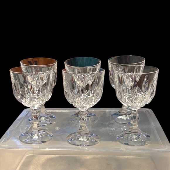 Elegant Crystal Wine Glass Set - Picture 14 of 14